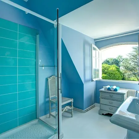 Sleeps 12 Pool Wifi Fourcès