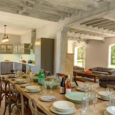Sleeps 12 Pool Wifi Villa