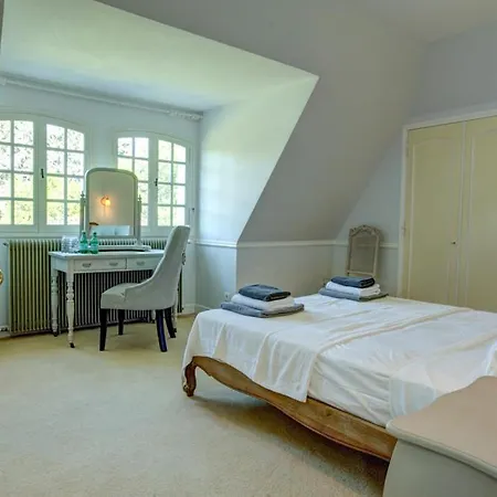 Sleeps 12 Pool Wifi Villa