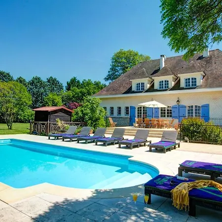 Villa Sleeps 12 Pool Wifi Fourcès