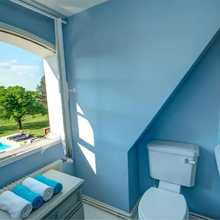 Villa Sleeps 12 Pool Wifi *