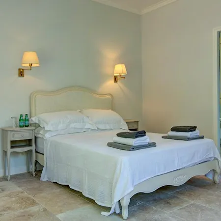 Villa Sleeps 12 Pool Wifi *